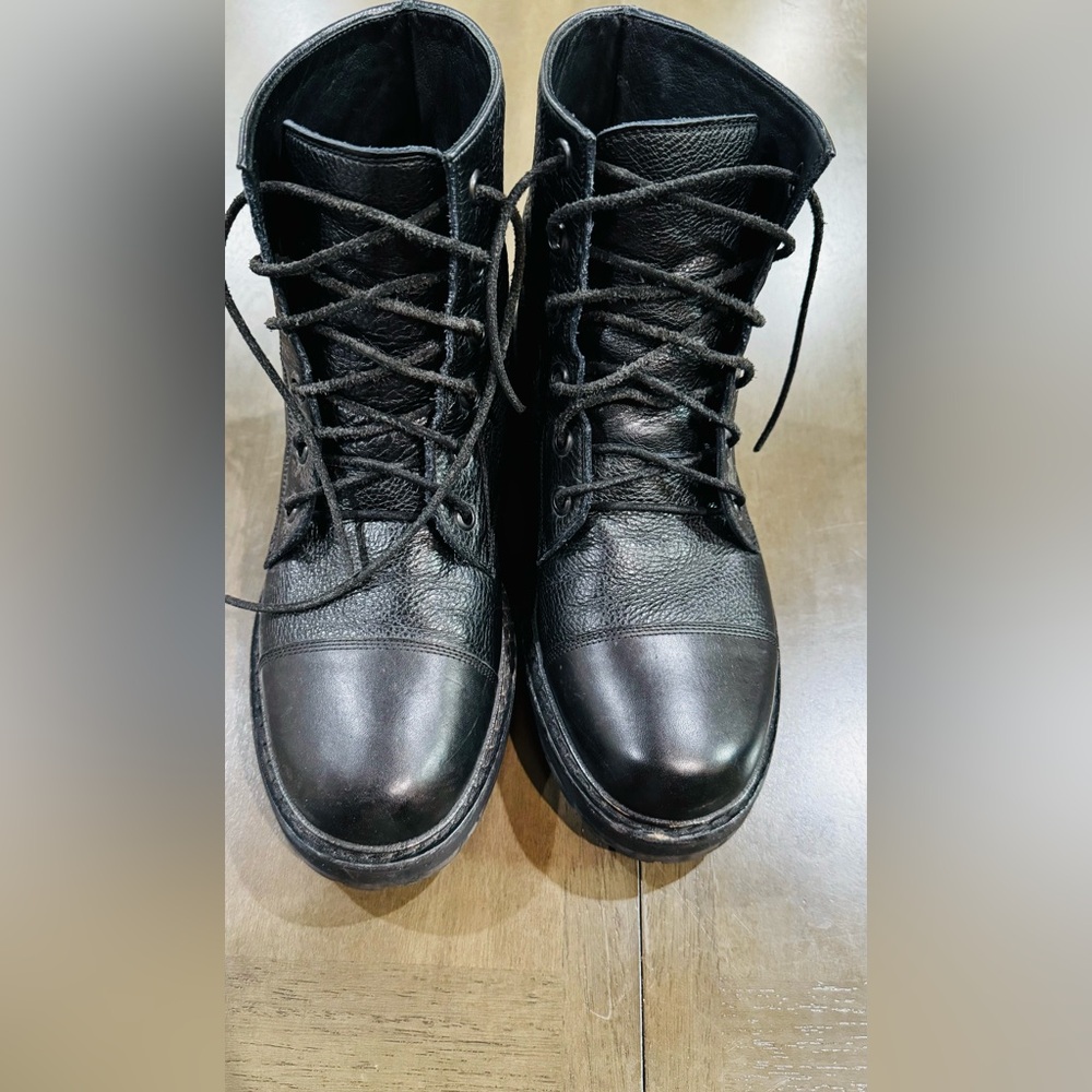 Marc Jacobs military style black leather boots 

Men’s